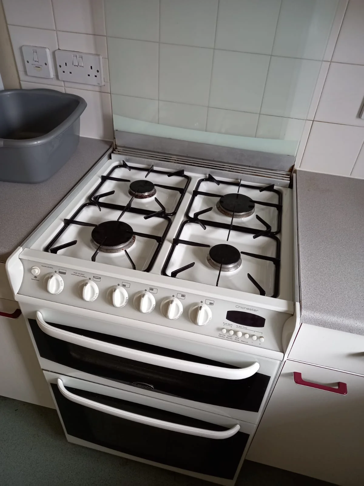 Gas stovetop, grates and burners cleaned