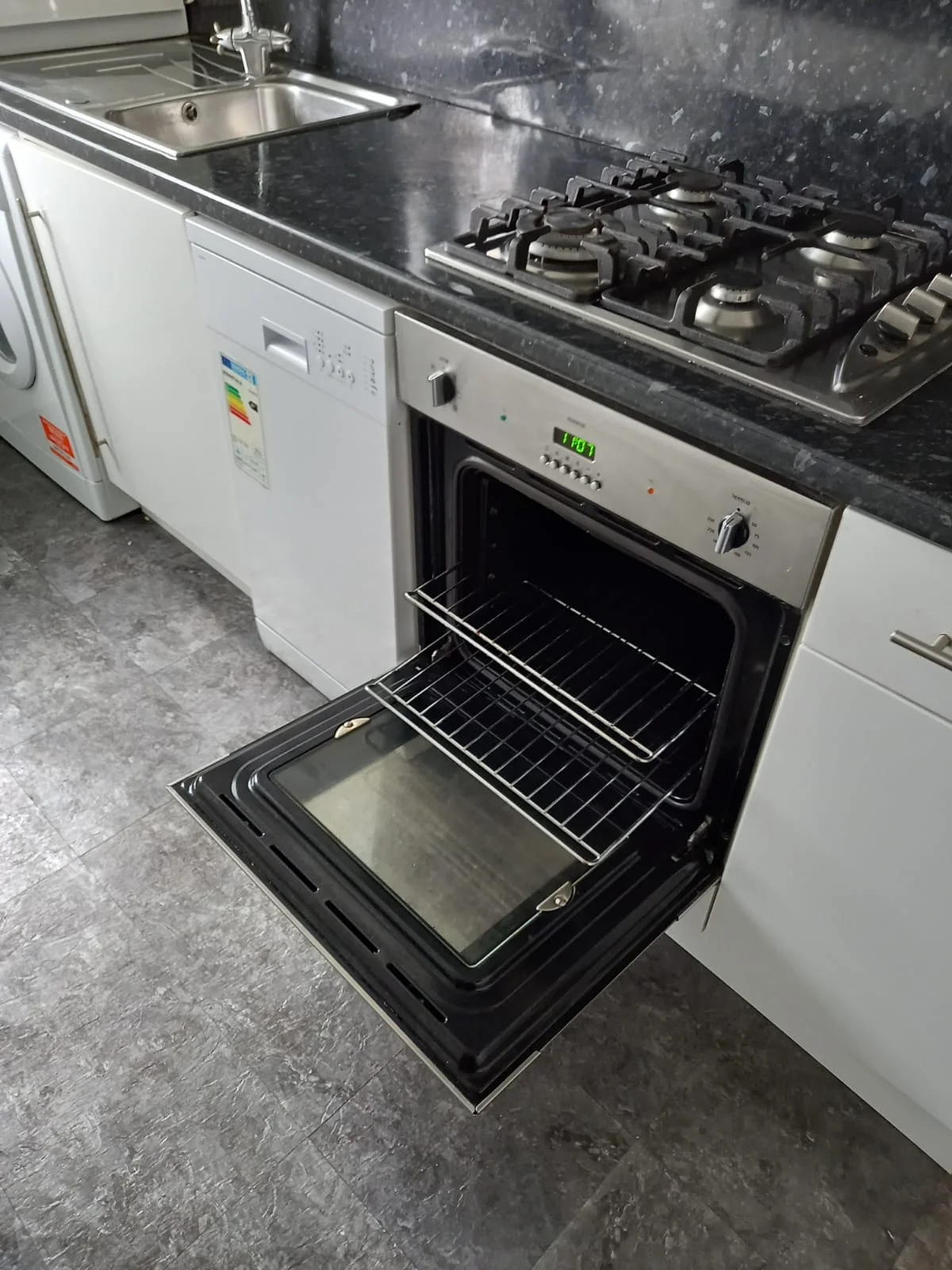 Built-in oven, racks and door glass cleaned